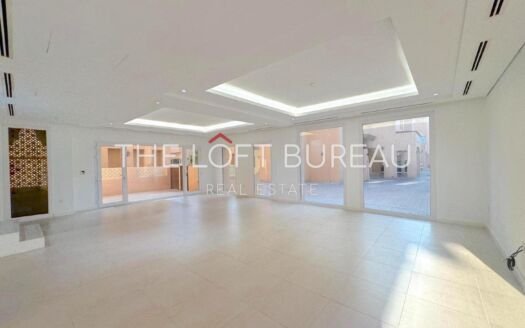 Compound Villa 4+ BHK  with Storage | Beach Access