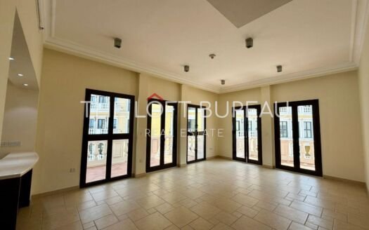 Spacious 3-Bedroom Apartment | Piazza View | QQ